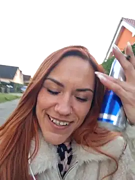 Webcam Model (SlimBellaa)  is live.Free join now!