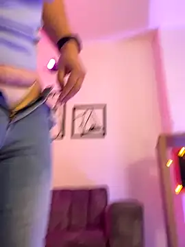 Webcam Model (leiablack)  is live.Free join now!