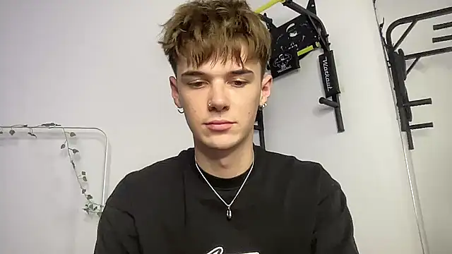 milk_guy (M twink) - show public area)