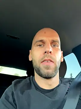 tu_ho_mie (Ask my age) - Public - naked driving