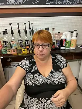 klio5678 (F mature) - 2 fingers in pussy