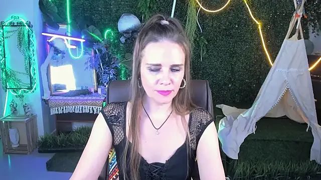 emiliabedy (F milf) - Useful gifts