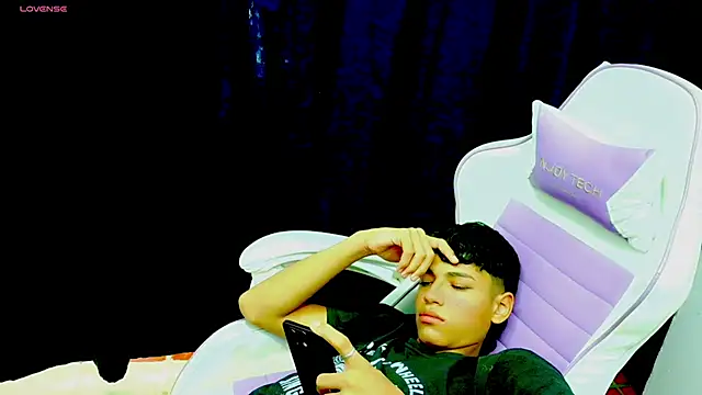 im_david02 (M twink) - show cum in public