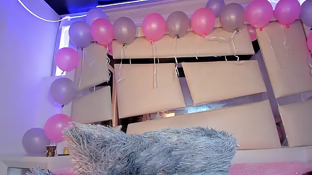 chrystal_js (F young) - show tits