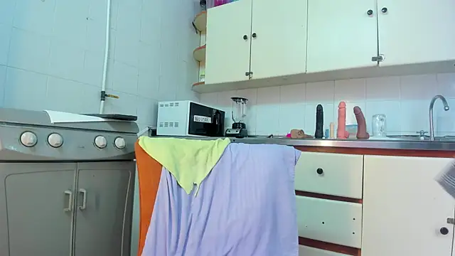 maduraluciana (F milf) - daddy fuck me in my kitchen