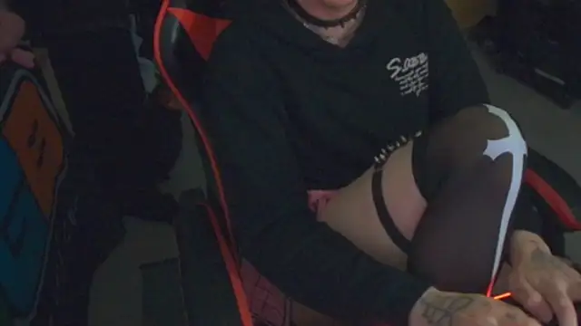 liv_shy666 (Ask my age) - slap my ass 10x