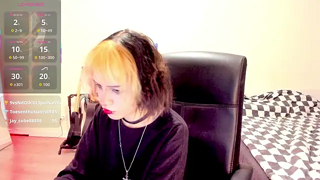 LiyaLuna webcam stripchat model stream image