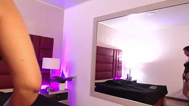 Live sex cam of IssisLancaster