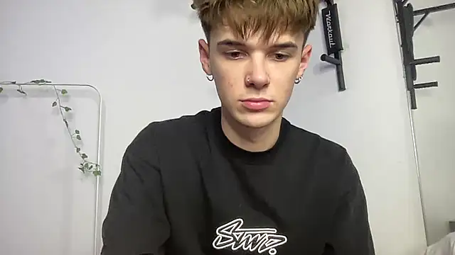 milk_guy (M twink) - show public area)