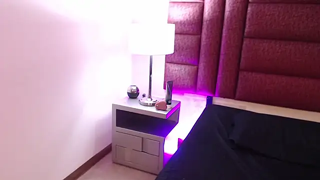 issislancaster - IssisLancaster's free webcam - UK Sex Cams