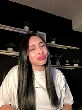 Webcam Model (isabella_jade)  is live.Free join now!