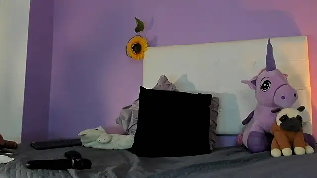 Charlotte11-11's Stripchat show and profile