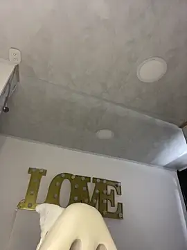 emmamilk20 (F teen) - spank tits+ milk drops