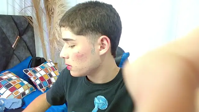 mattass18 (M twink) - Horny for Cumshow