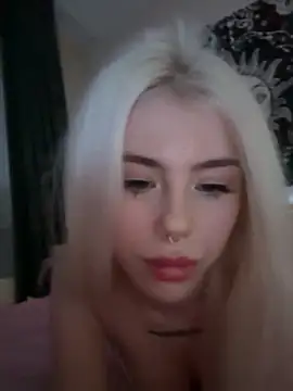 red_qwe live cam screenshot female on Pron.Webcam – Live Webcams & Adult Chat