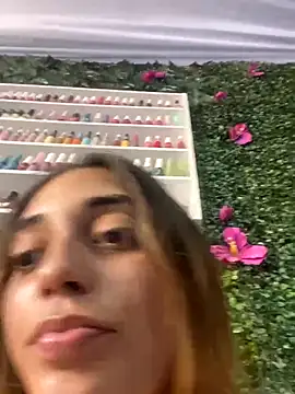 loirinhaaa (F teen) - Ficar sem blusa