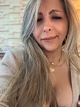  _Abril-Office1 chat room