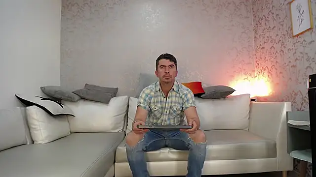 juankfit_45 (Ask my age) - remove the shirt 5 minutes