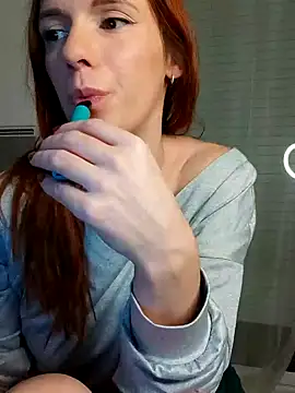 Webcam Model (clara-francaise)  is live.Free join now!