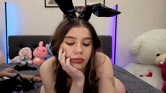 dolly_ll (F young) - Anal plug play