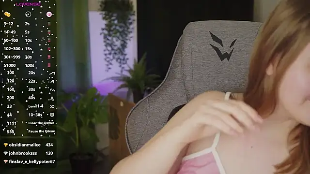 kellypoter (F teen) - Passionate blowjob to a banana😅