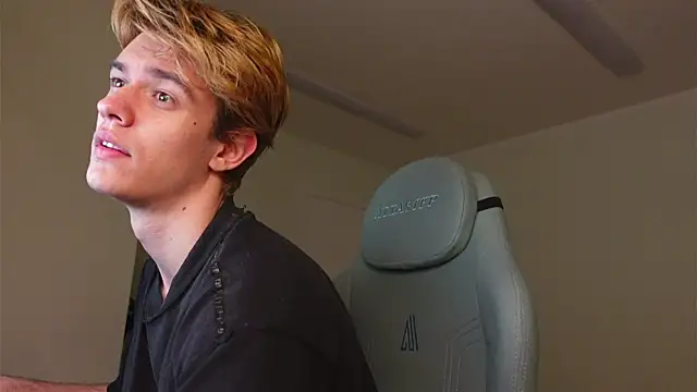 logan_fraser (M twink) - pay my rent ;D