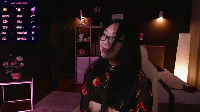 marine_vact (F young) - 50 spanks with whip