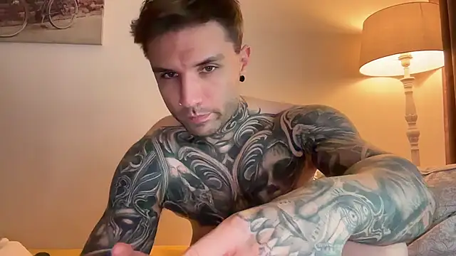 larsskeet (M young) - after fire some  candy come