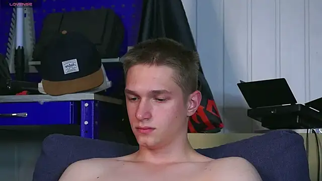 dustyn_fox (M twink) - Teasing teeth and tongue play