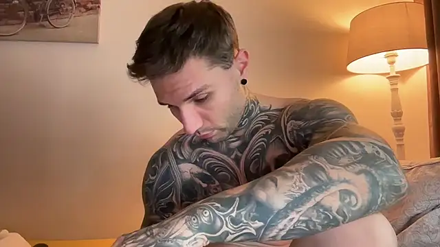 larsskeet (M young) - after fire some  candy come