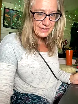 TrenaAnne's Stripchat show and profile