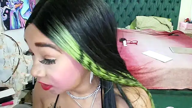 YasmineMinaj's Stripchat show and profile