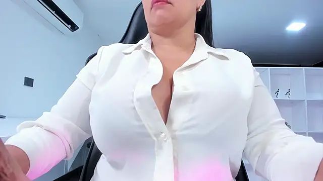  natural_bigboobs chat room