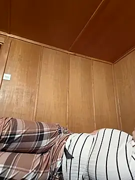 Webcam Model (YoungLiisaxx)  is live.Free join now!