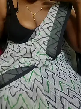 tamil-urvashi (F young) - boobs oill show