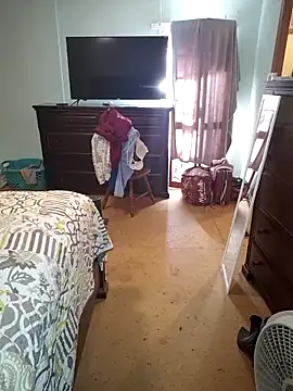 Webcam Model (JuicyExxxperience)  is live.Free join now!