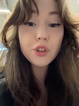 peachy_dream (F young) - show second nipple in taxi