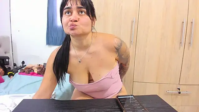 andreita_trujillos (F young) - Fill 2 glasses with spit