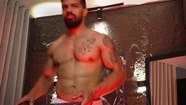 dannsaenz (Ask my age) - muscle worship