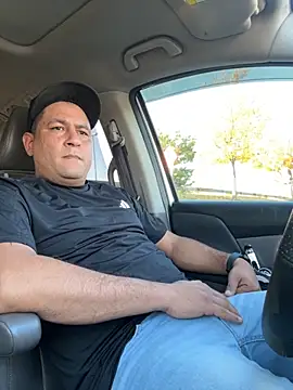 mifavorito2024 (Ask my age) - I put my hand in.