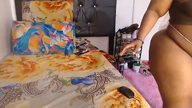 bigbootynickyx (F young) - Dont send money to any1 that says its me