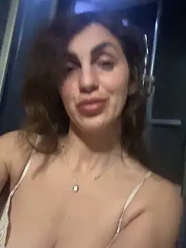 EmaSkyes from StripChat is Freechat