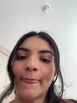 Webcam Model (Cat2525)  is live.Free join now!