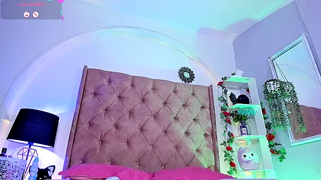  LadyAvalon chat room