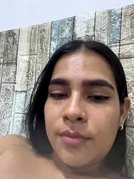 Webcam Model (Valery_lux16)  is live.Free join now!