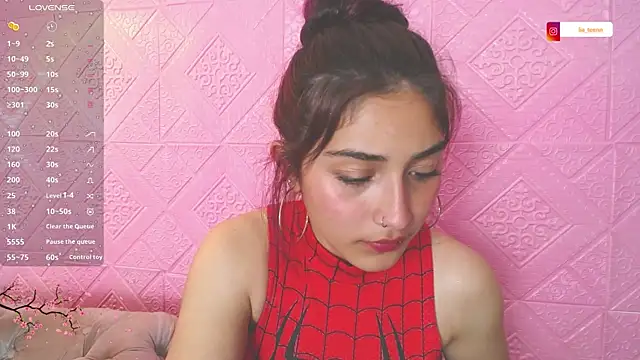 lia_teen (F teen) - spanks ass x5 🤤😈