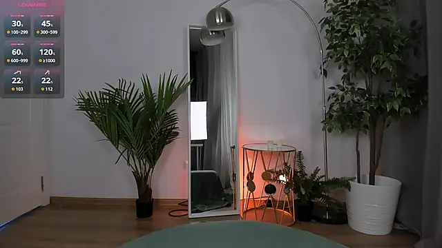 pollymayer (F young) - shake ass in doggy :P