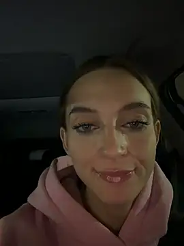 -AngelAri-'s Stripchat show and profile