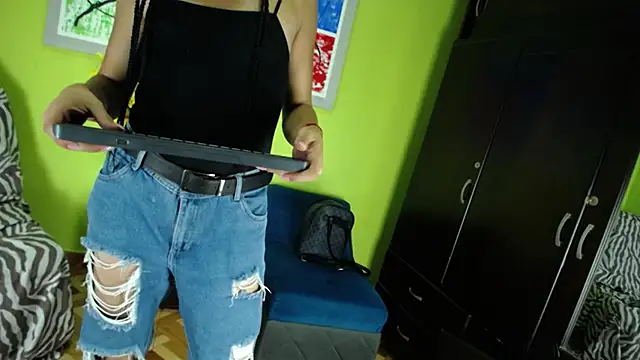 ariana_14_ (T teen) - cum