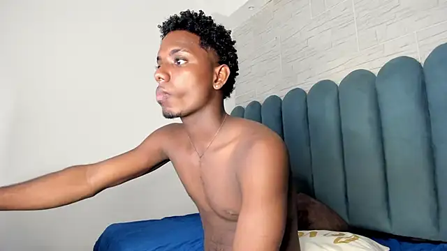 amare_25 (M twink) - show feet 😈🔥